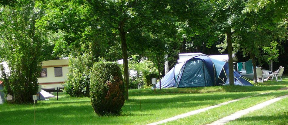 Terrain de camping ombragé